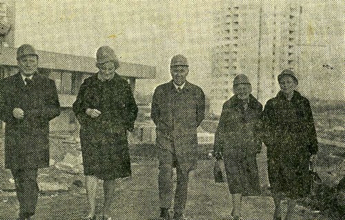 Bild vergrößern: Geschäftsführender Direktor Gerhard von Hofen (Mitte) bei einer Baubegehung