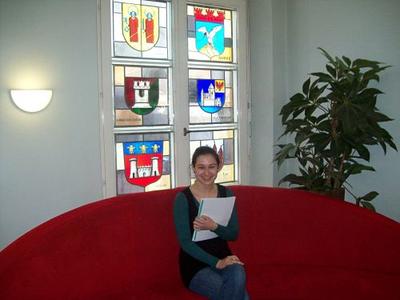 Bild vergrößern: Emi Adamek aus Esneux macht ein fünfwöchiges Praktikum in Ratzeburg mit dem Ziel, ihr Deutsch zu verbessern.