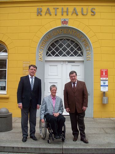 Bild vergrößern: Bürgervorsteher Ottfried Feußner und Bürgermeister Rainer Voß begrüßten Sabine Hübner offiziell in ihrer neuen ehrenamtlichen Funktion als Beauftragte für Menschen mit Behinderungen
