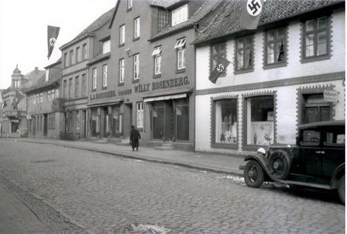Bild vergrößern: Geschäft der Familie Rosenberg in der Domstraße