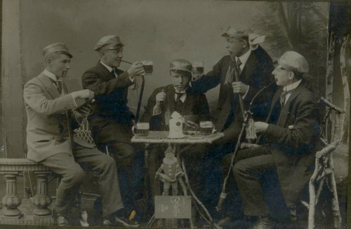 Bild vergrößern: Ratzeburger Seminaristen um 1920 (Aufnahme aus dem Nachlass von Emil Bubert, 2 v.r.)