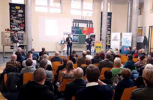Bild vergrößern: Boizenburgs Bürgermeister Harald Jäschke (Mitte) begrüßt die Konferenzteilnehmer*innen