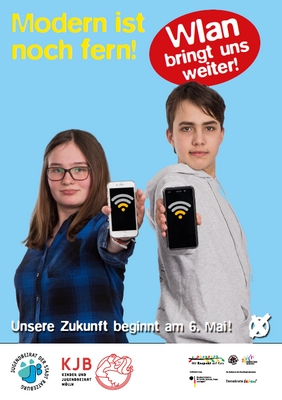 Bild vergrößern: Ratzeburger und Möllner Jugendbeiräte plakatieren mit
