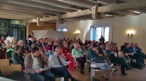 Bild vergrößern: 120 Teilnehmer*innen auf der größten Plattform in Norddeutschland zur länderübergreifenden Vernetzung und Auseinandersetzung zum Thema 