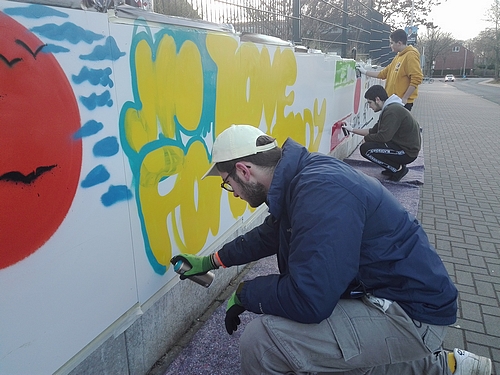 Bild vergrößern: Auch Jugendbeiratsvorsitzender Lucca Rosenkranz beteiligte sich mit einem Graffitibeitrag.