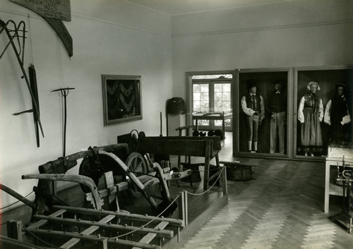 Bild vergrößern: Ausstellungsraum im Kreismuseum im Jahr 1959
Foto von Anneliese Wilcken