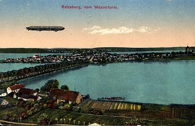 Die Postkarte zeigt Ratzeburg vom Wasserturm aus gesehen, Anfang 20. Jahrhundert.