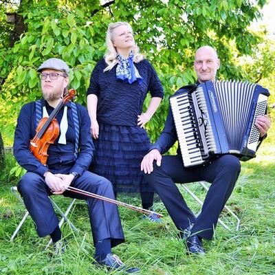 Nordischer Mittsommer in Ratzeburg mit Finntango und Swing präsentiert die Band 'Uusikuu'