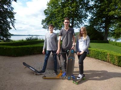 Ratzeburger Jugendbeirat besucht Boizenburger Skatepark »Fairhafen« (vl.) Johann Tessmer, Niclas Ulrich, Phoebe Wiese
