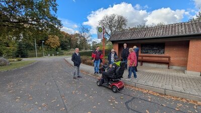 Inklusionsbeirat der Stadt Ratzeburg und des Amtes Lauenburgische Seen testet in Kulpin eine Checkliste zur Barrierefreiheit